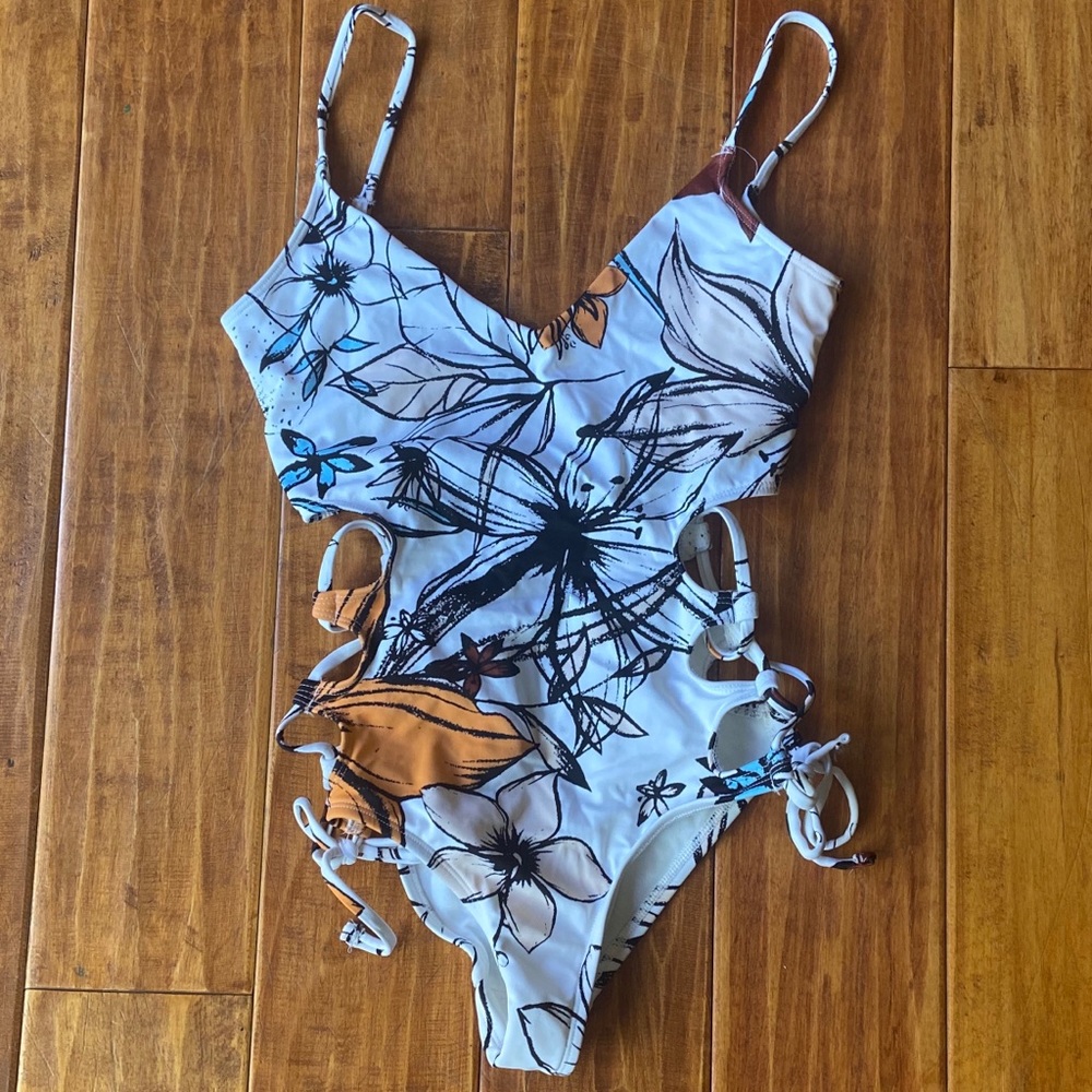 NWOT Out From Under one-piece bathing suit